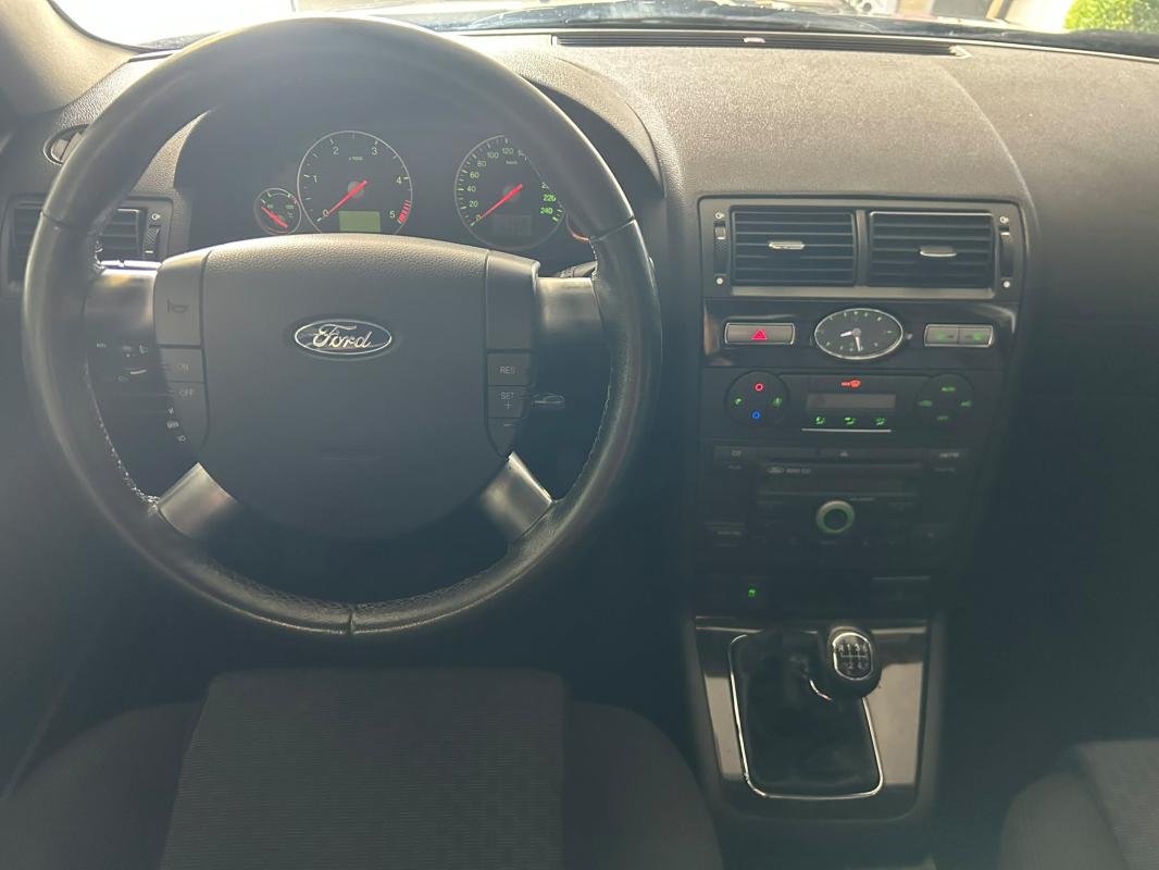 Ford Mondeo - Photo 12