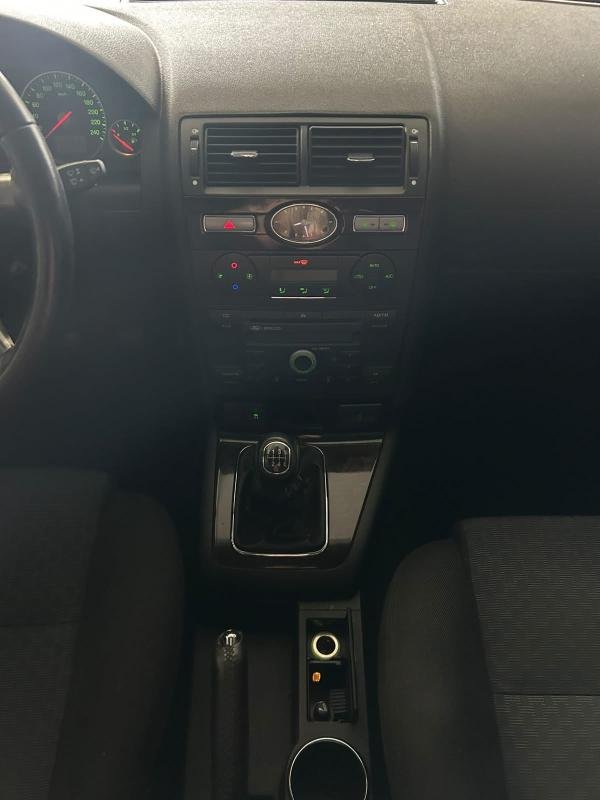 Ford Mondeo - Photo 14