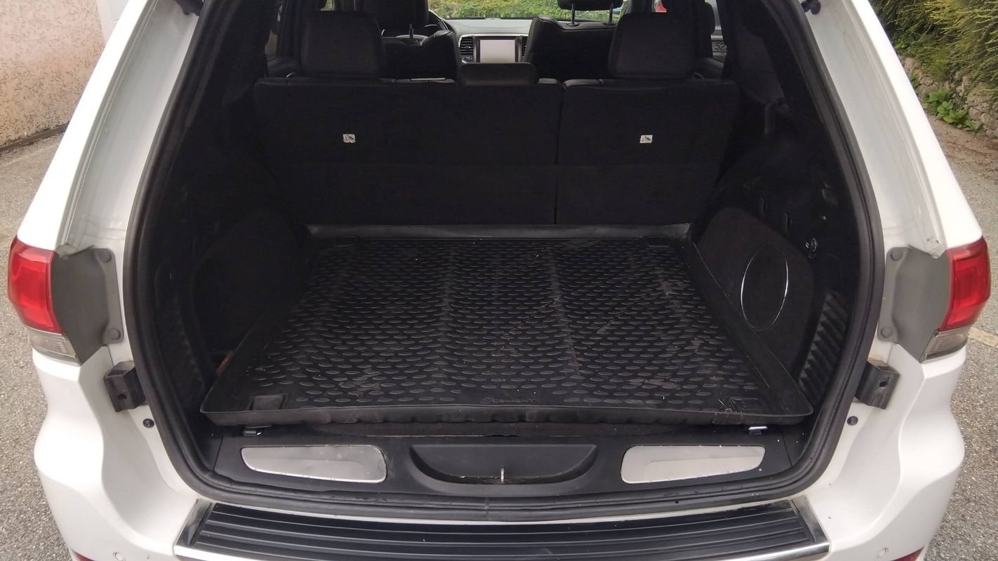 Jeep Grand Cherokee - Photo 14