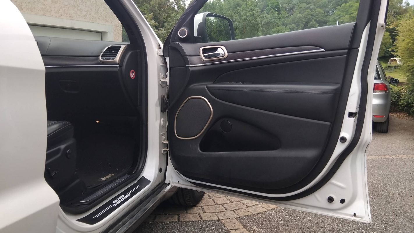 Jeep Grand Cherokee - Photo 23