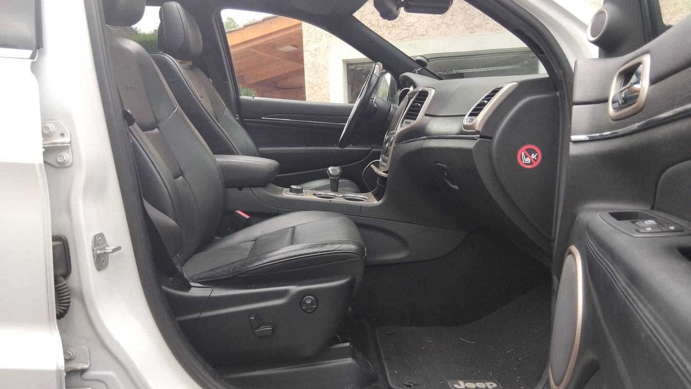 Jeep Grand Cherokee - Photo 28