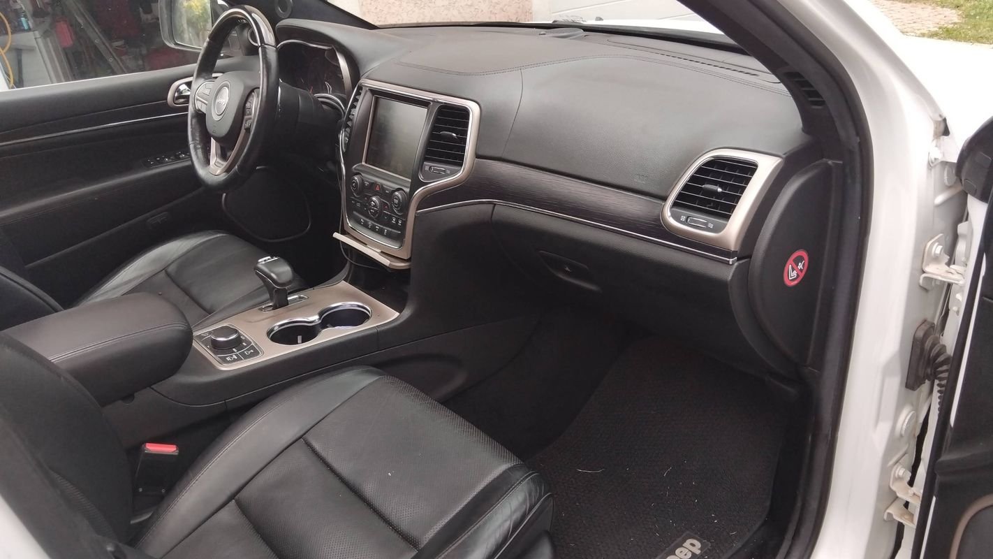 Jeep Grand Cherokee - Photo 10