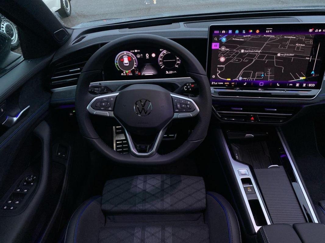Volkswagen Passat - Photo 25