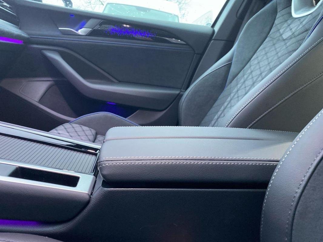 Volkswagen Passat - Photo 13