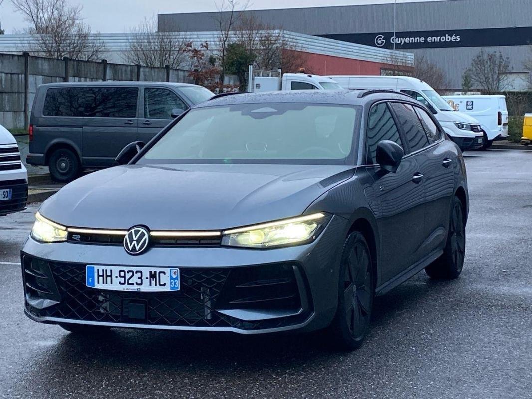 Volkswagen Passat - Photo 2