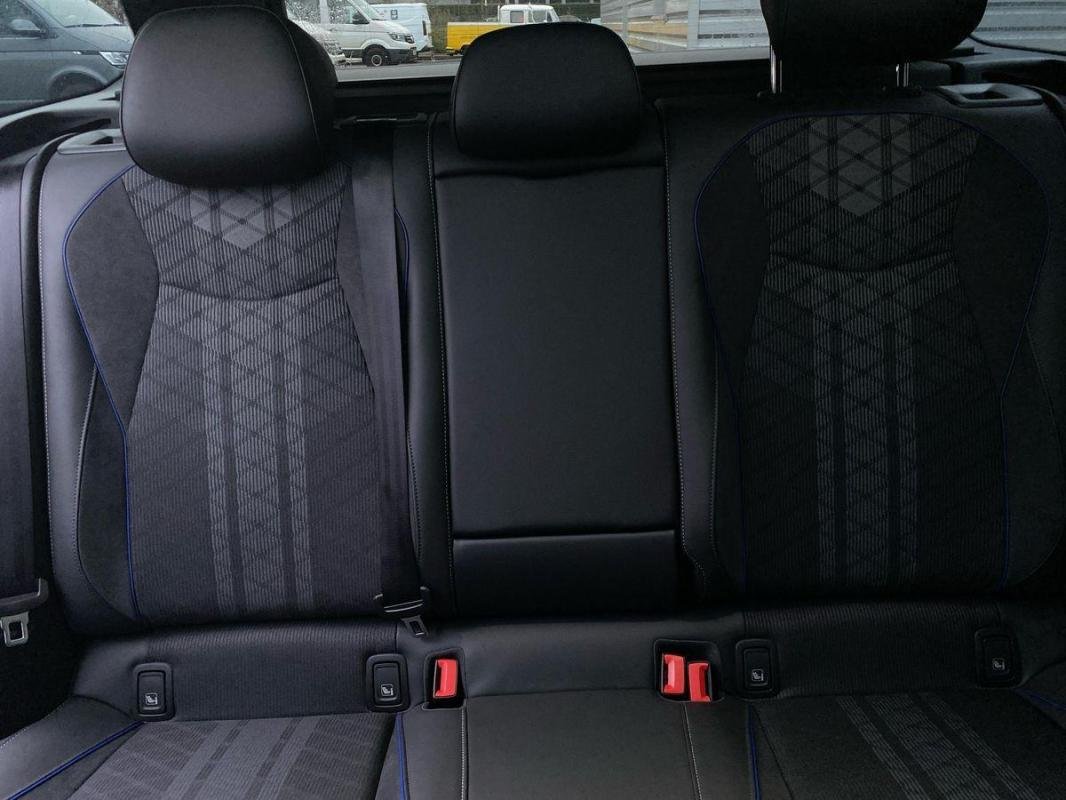 Volkswagen Passat - Photo 23