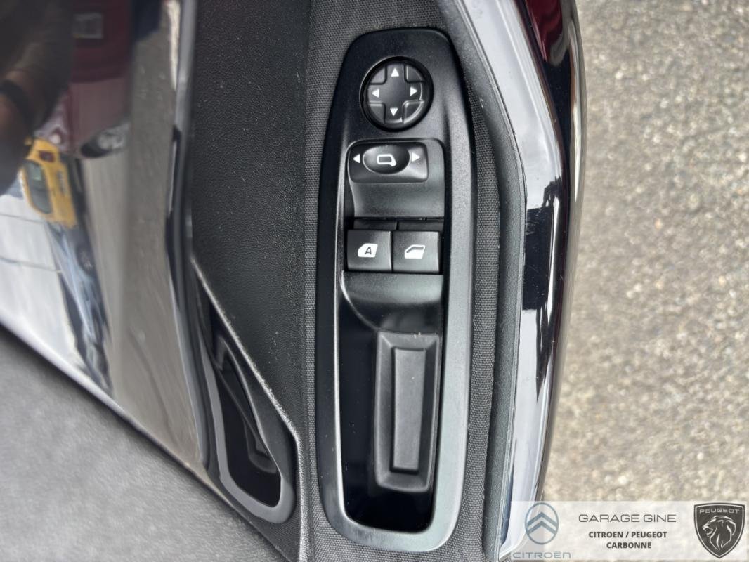 Peugeot 208 - Photo 12