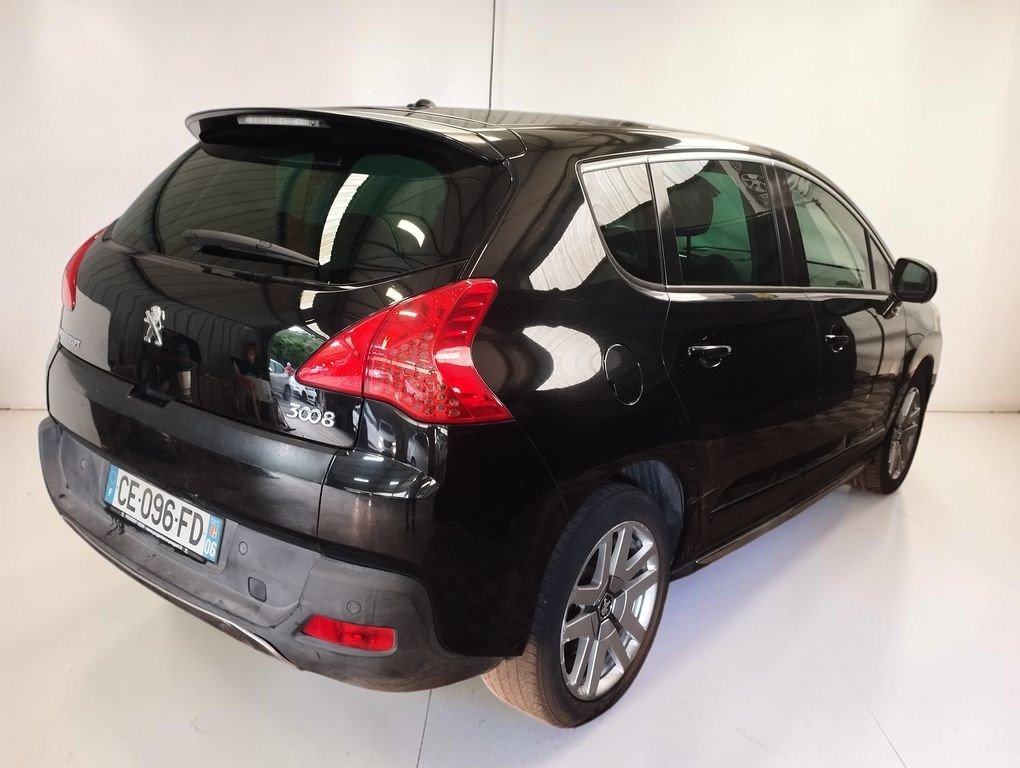 Peugeot 3008 HYbrid4 - Photo 2