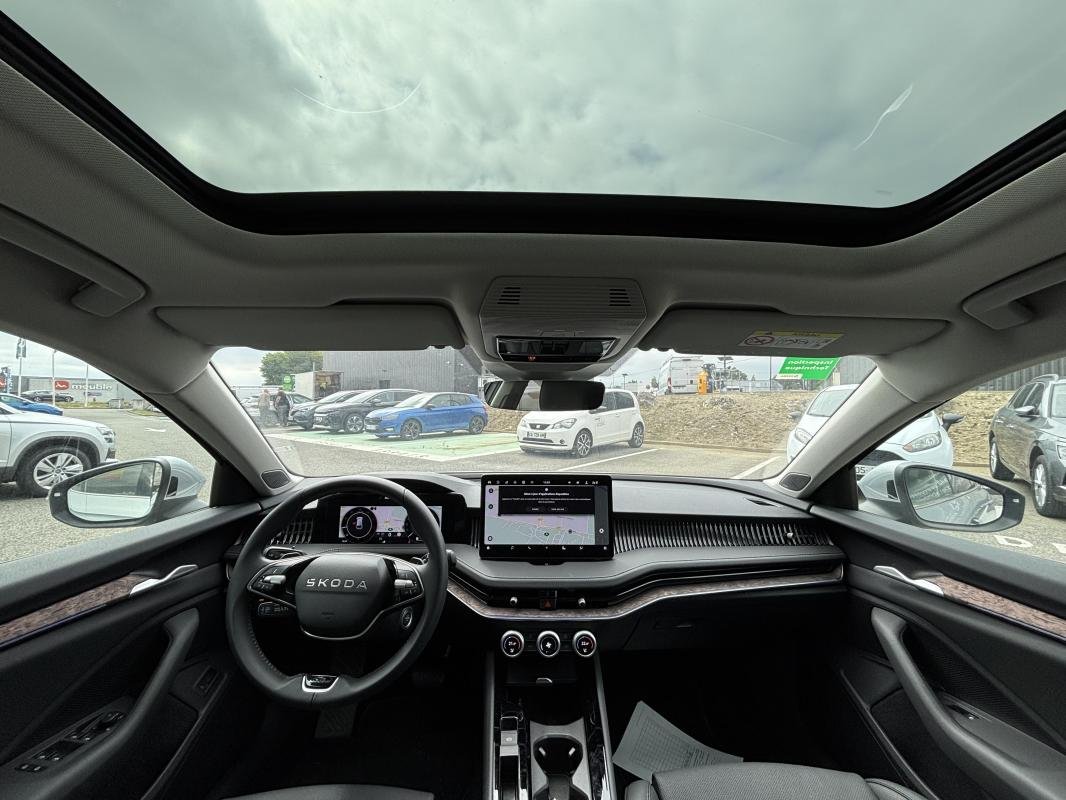 Skoda Superb Combi - Photo 14