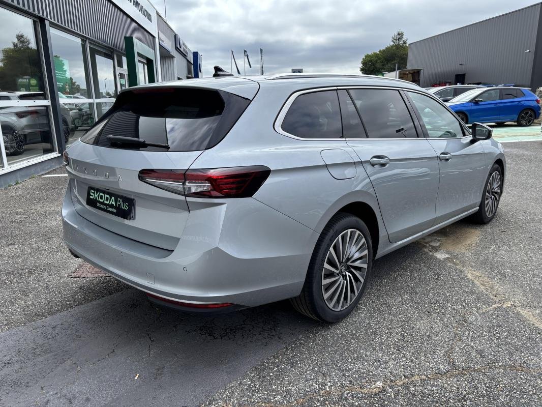 Skoda Superb Combi - Photo 5