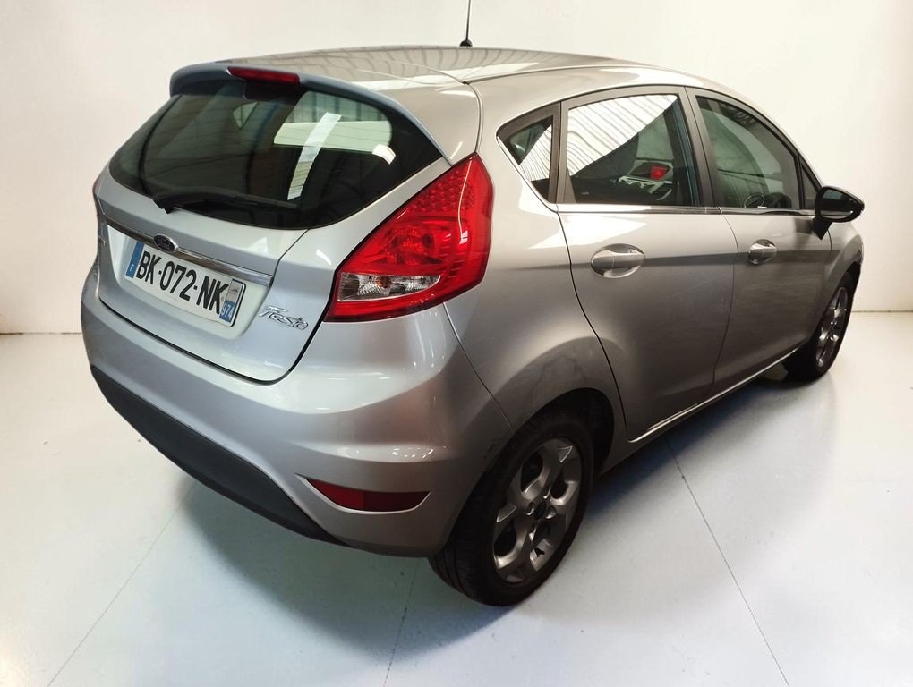 Ford Fiesta - Photo 2