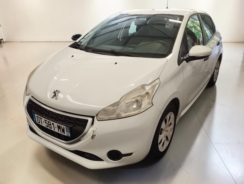 Peugeot 208 - Photo 1