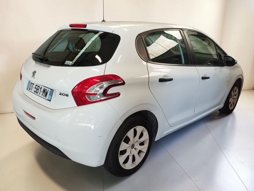 Peugeot 208 - Photo 2