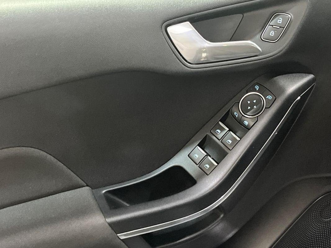 Ford Fiesta - Photo 22