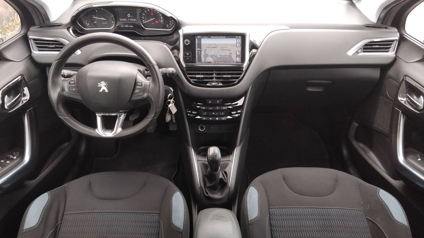 Peugeot 208 - Photo 11