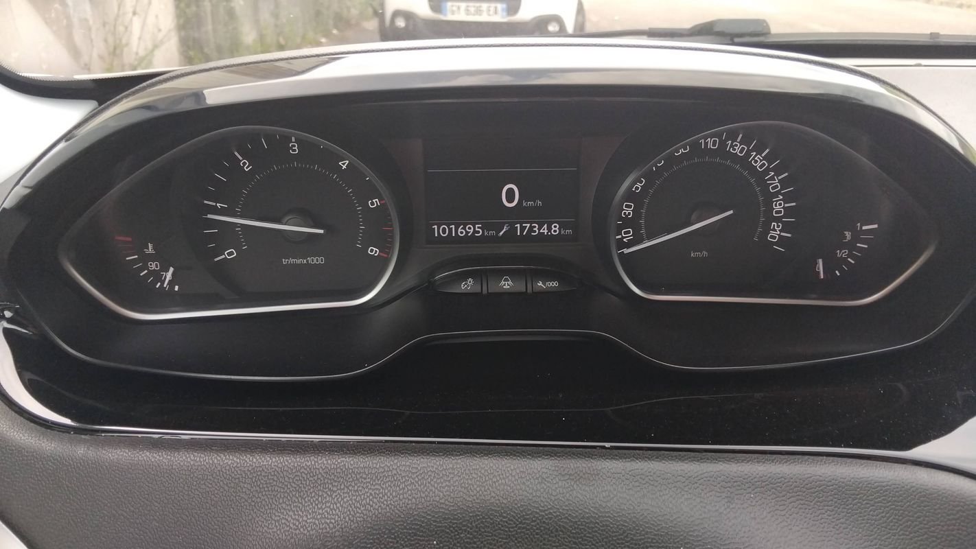 Peugeot 208 - Photo 12