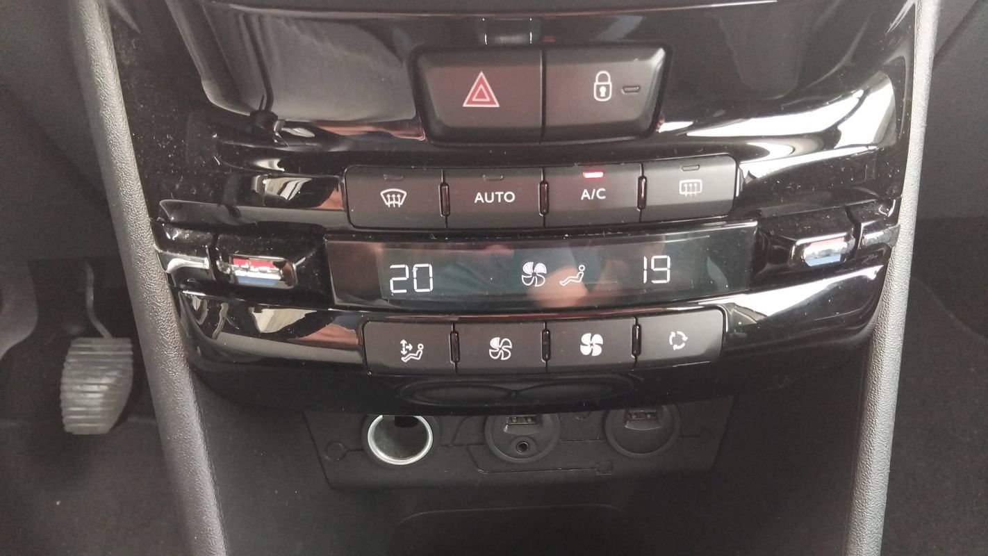 Peugeot 208 - Photo 13