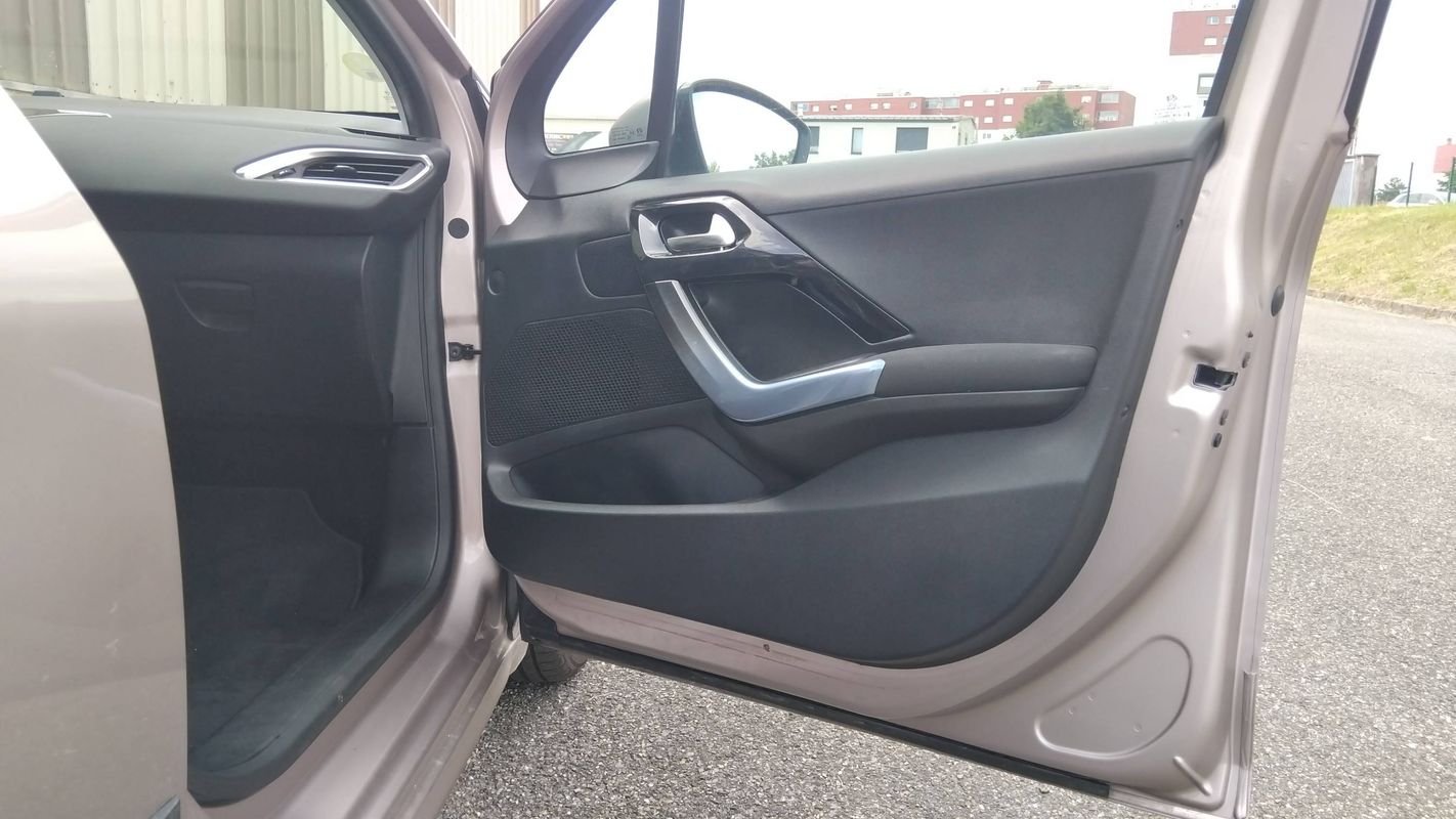 Peugeot 208 - Photo 23