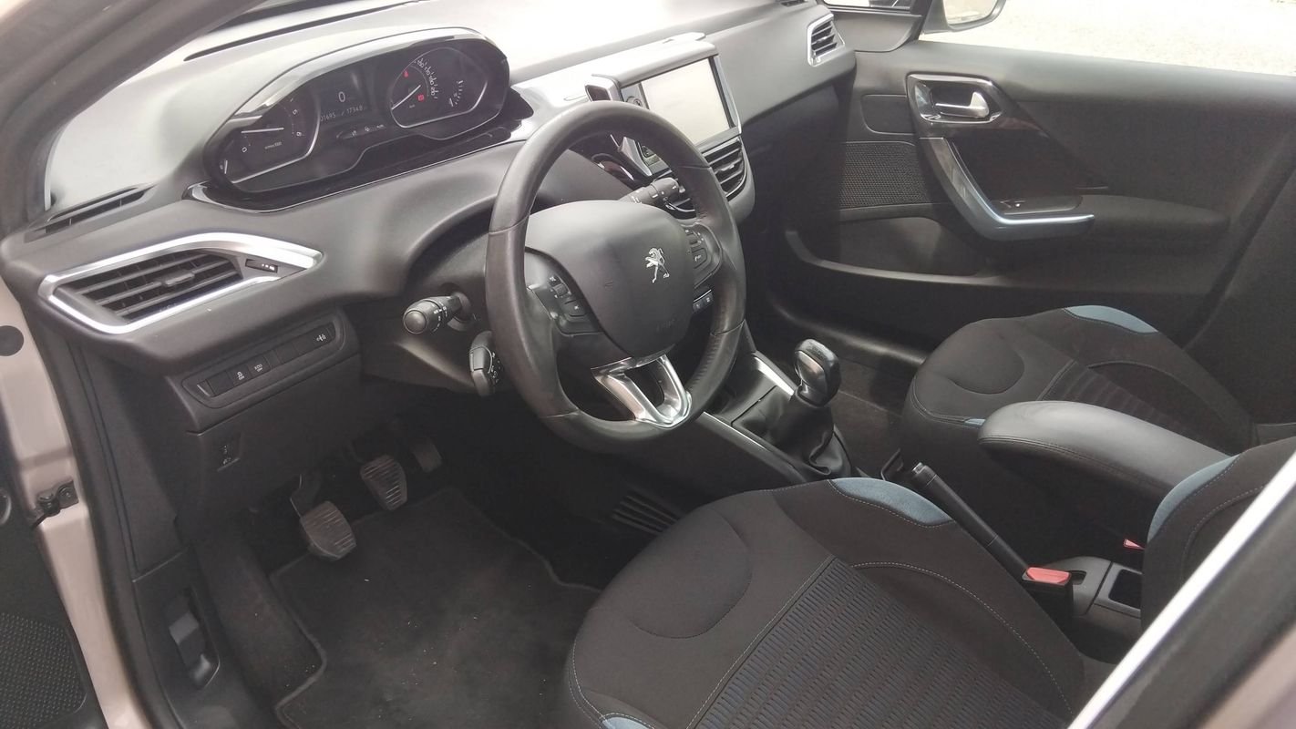 Peugeot 208 - Photo 8