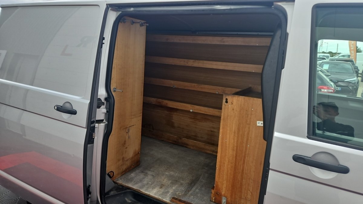 Volkswagen Transporter - Photo 11