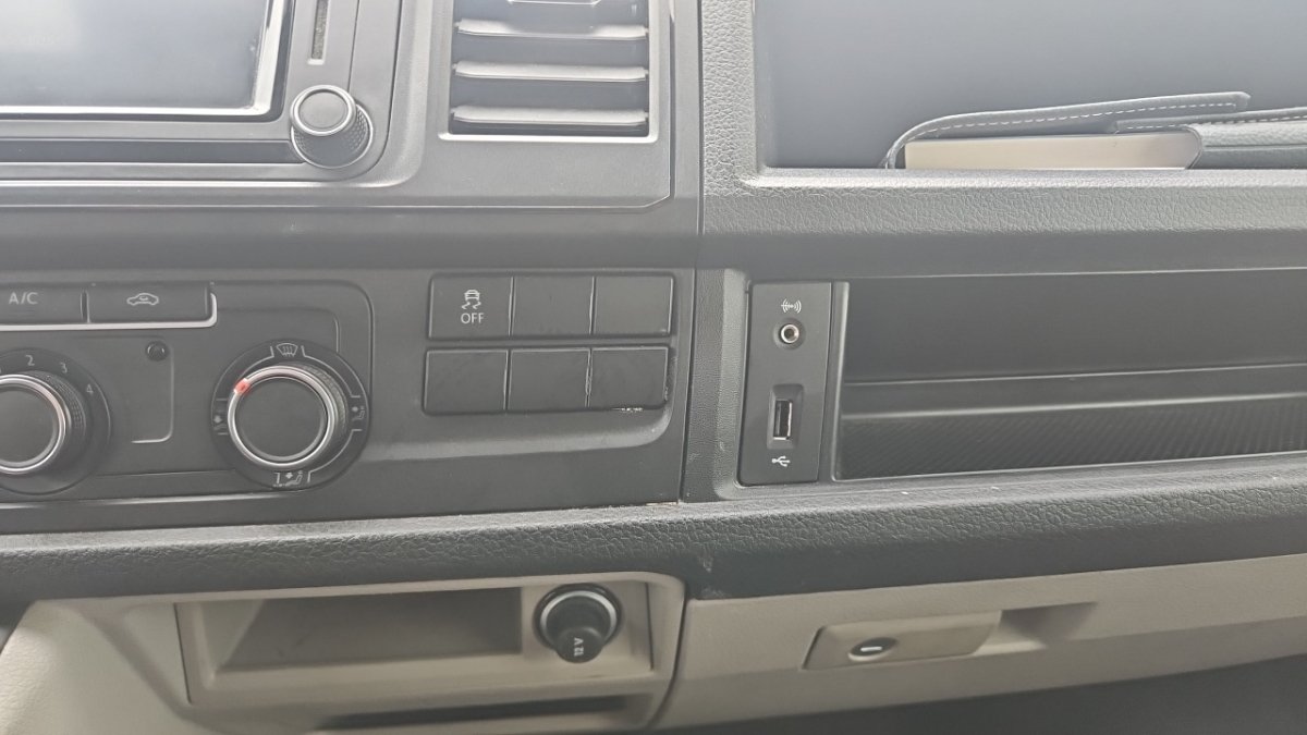 Volkswagen Transporter - Photo 21