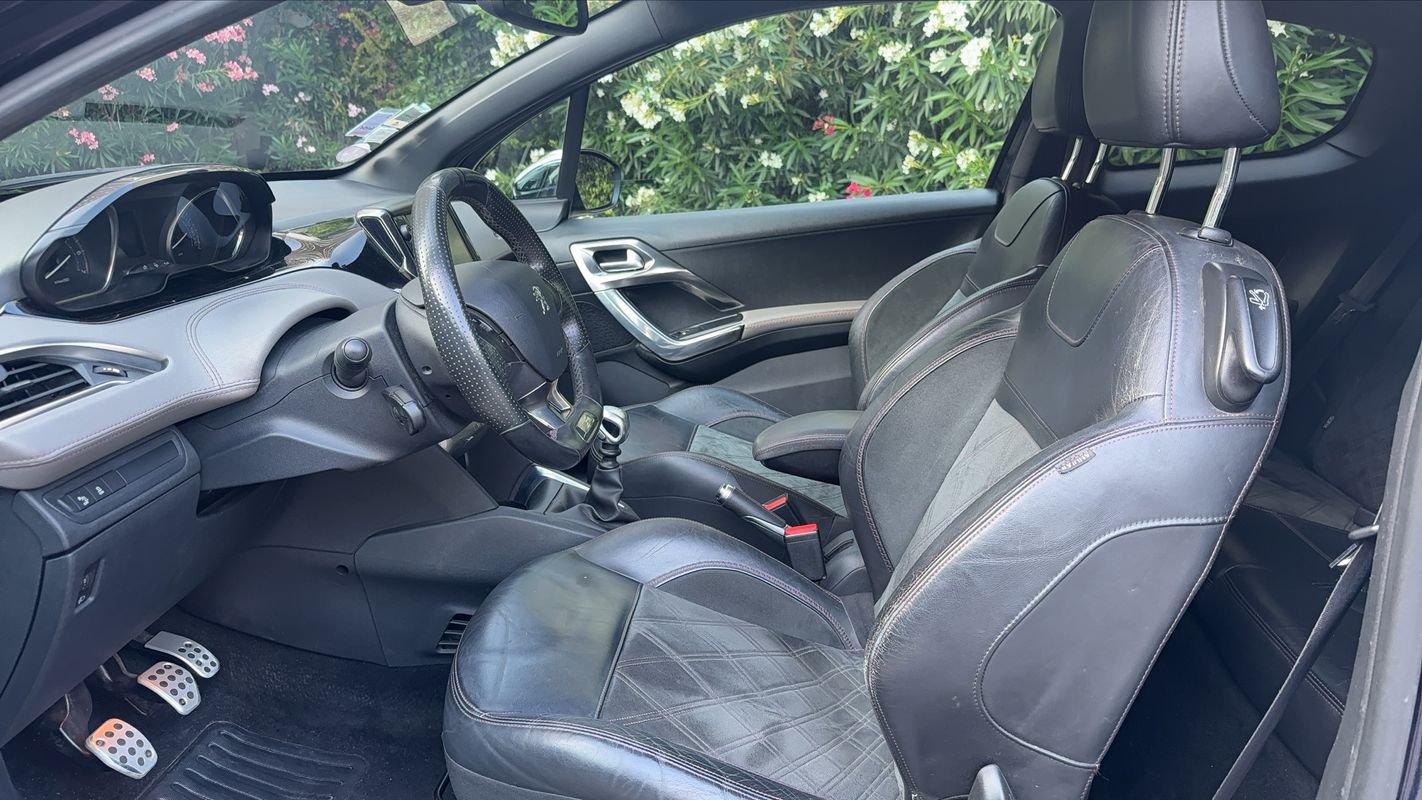 Peugeot 208 - Photo 26