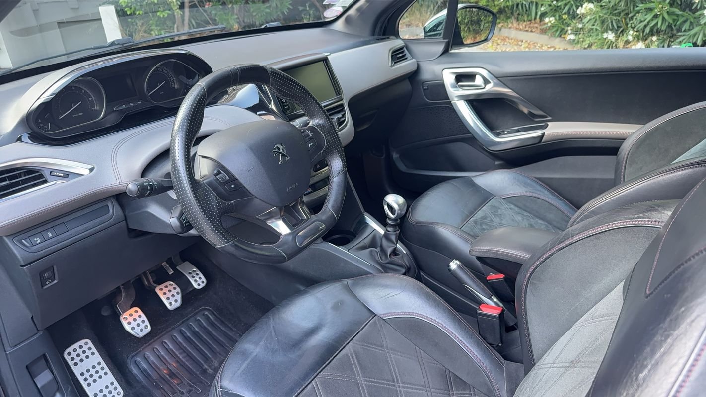 Peugeot 208 - Photo 8