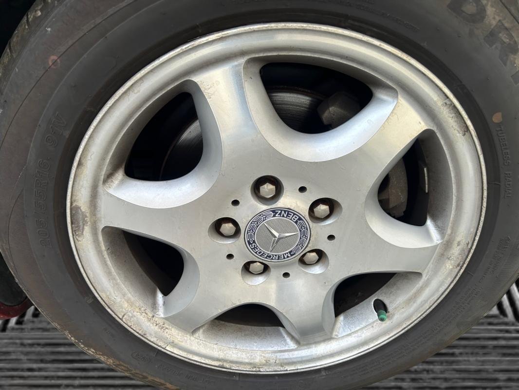 Mercedes CLK 230 - Photo 18