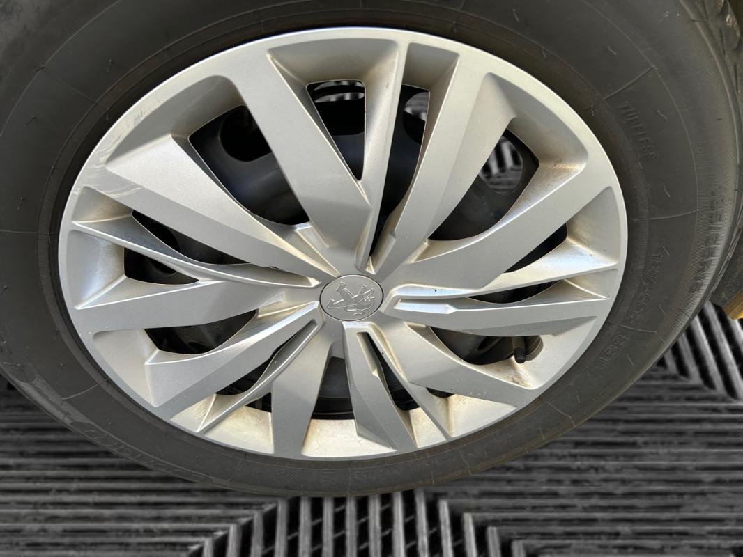 Peugeot 208 - Photo 17