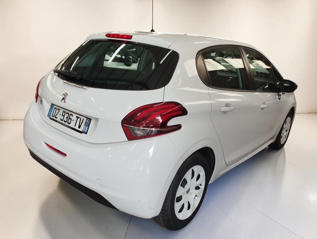 Peugeot 208 - Photo 2