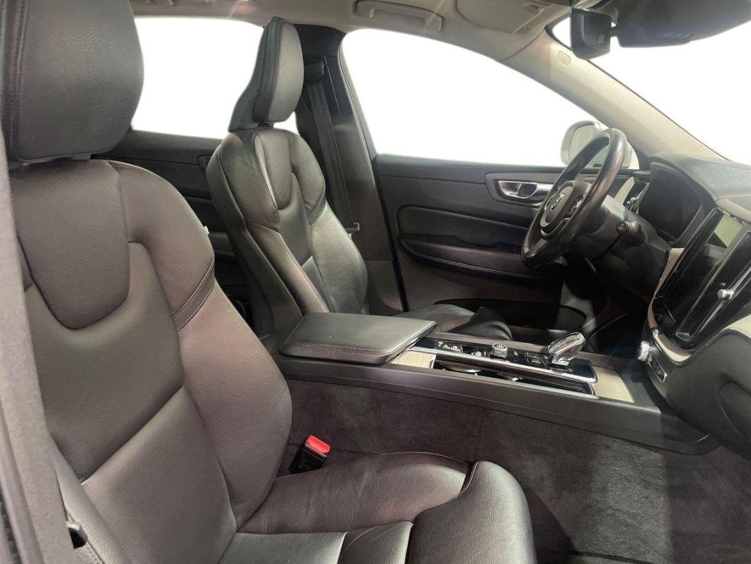 Volvo XC60 - Photo 13