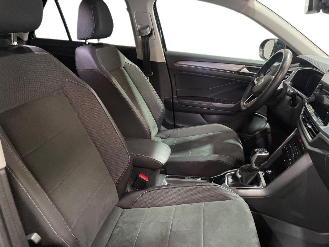 Volkswagen T-Roc - Photo 13