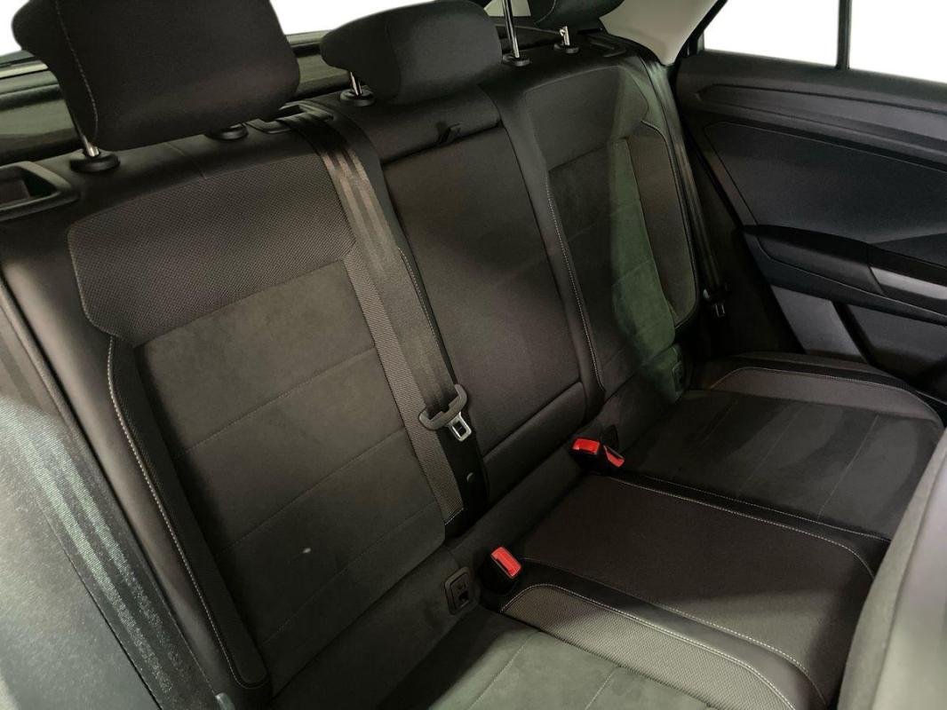 Volkswagen T-Roc - Photo 23