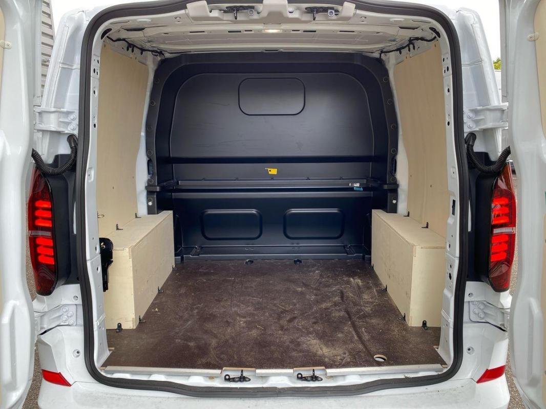 Volkswagen Transporter - Photo 18