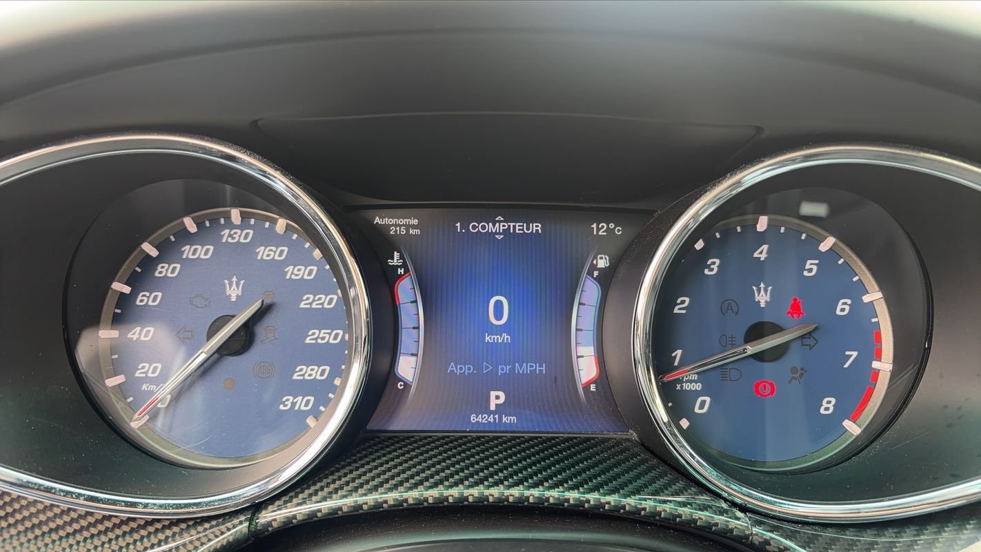Maserati Quattroporte - Photo 12