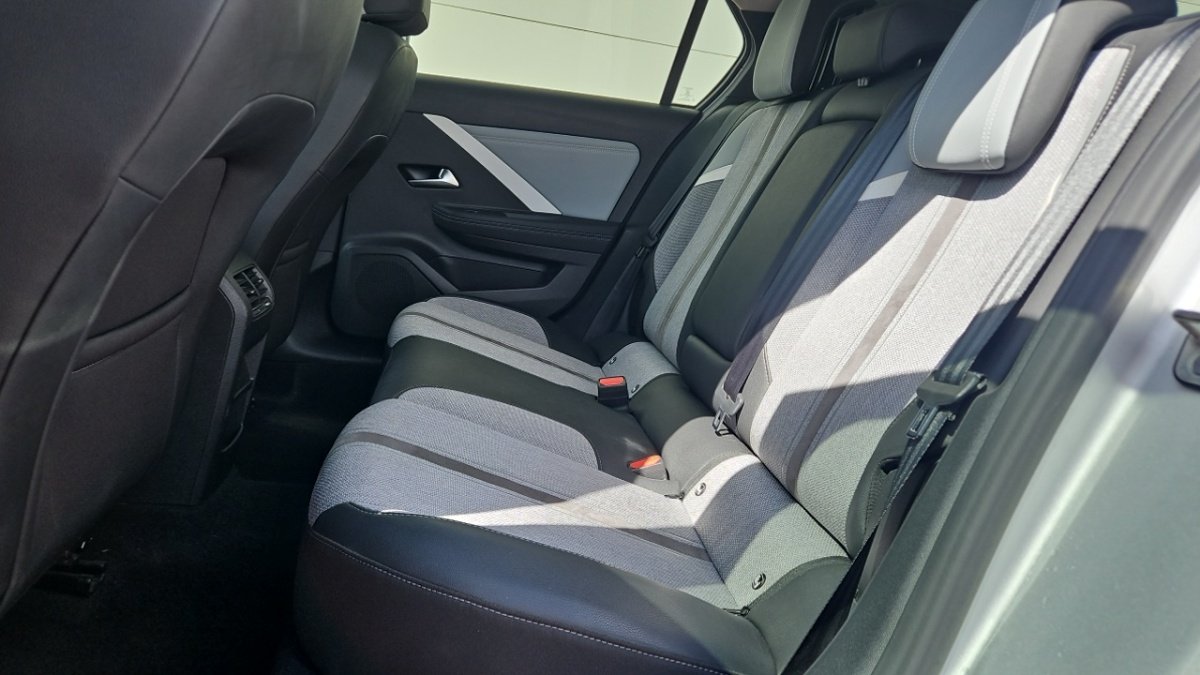 Opel Astra - Photo 21