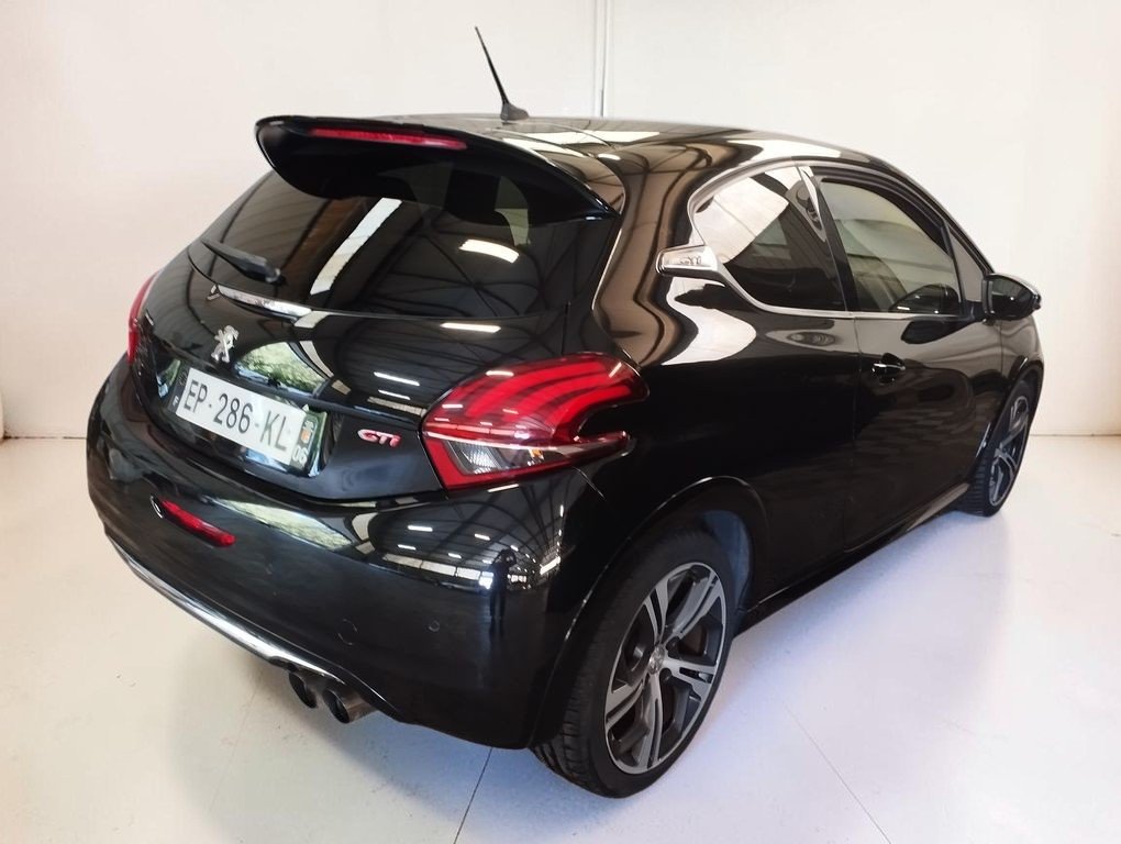 Peugeot 208 - Photo 2