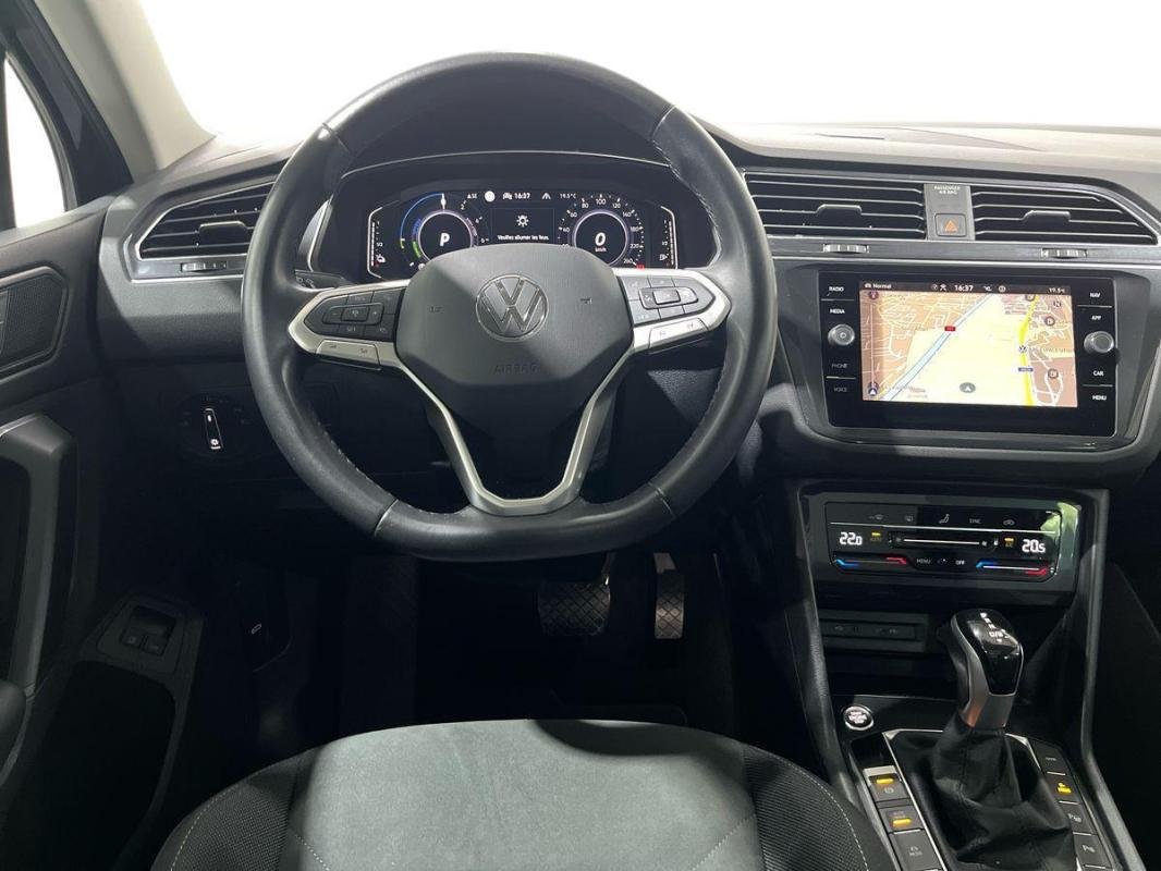 Volkswagen Tiguan - Photo 24