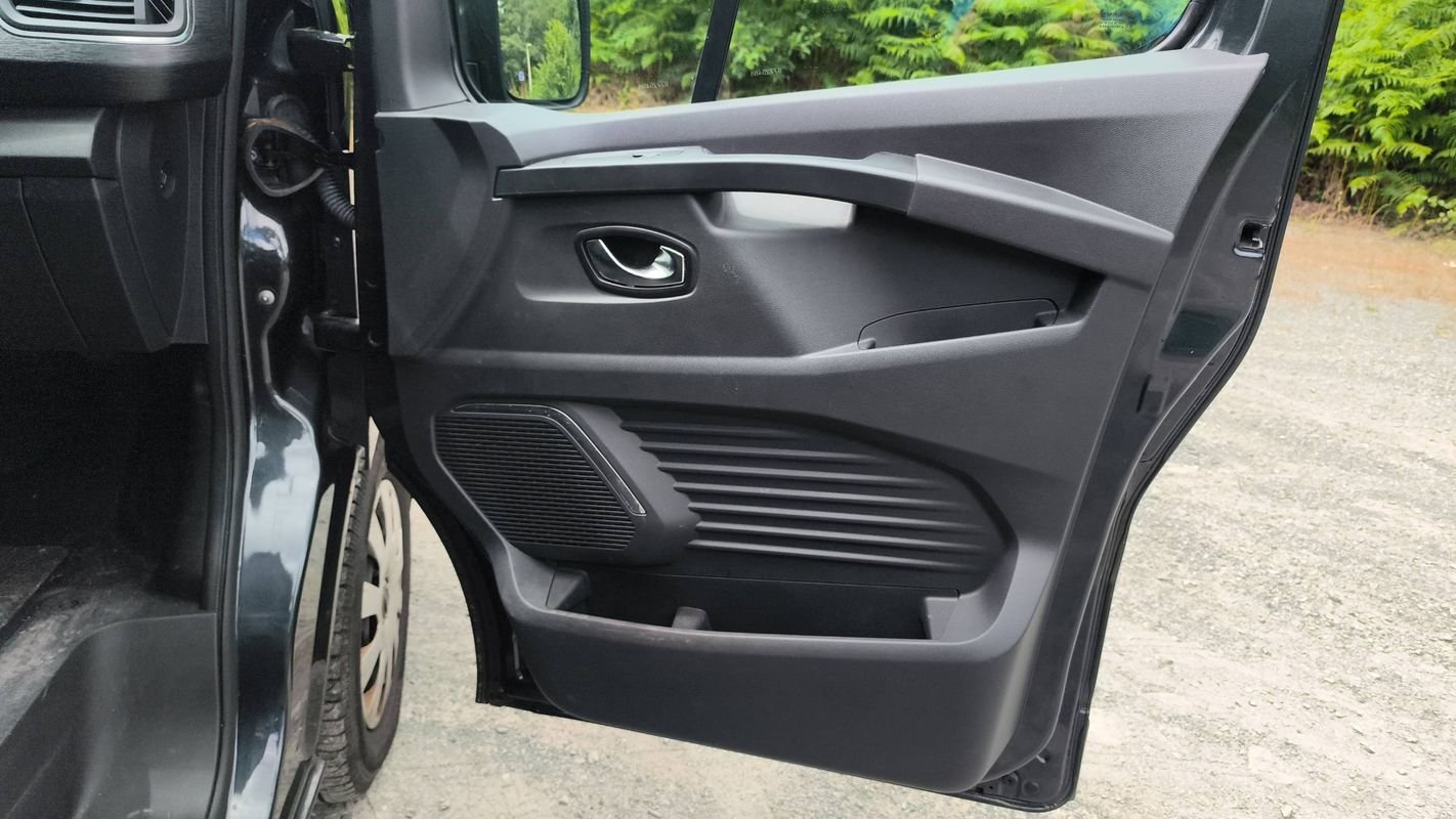 Nissan NV300 - Photo 24