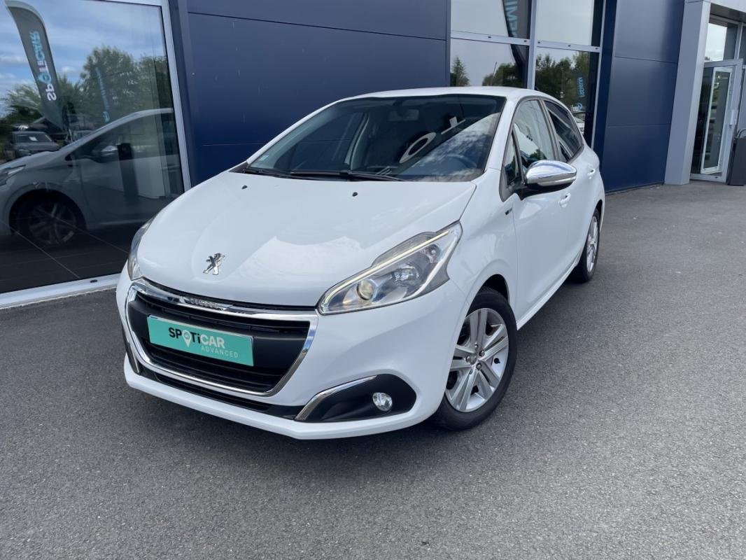 Peugeot 208 - Photo 1