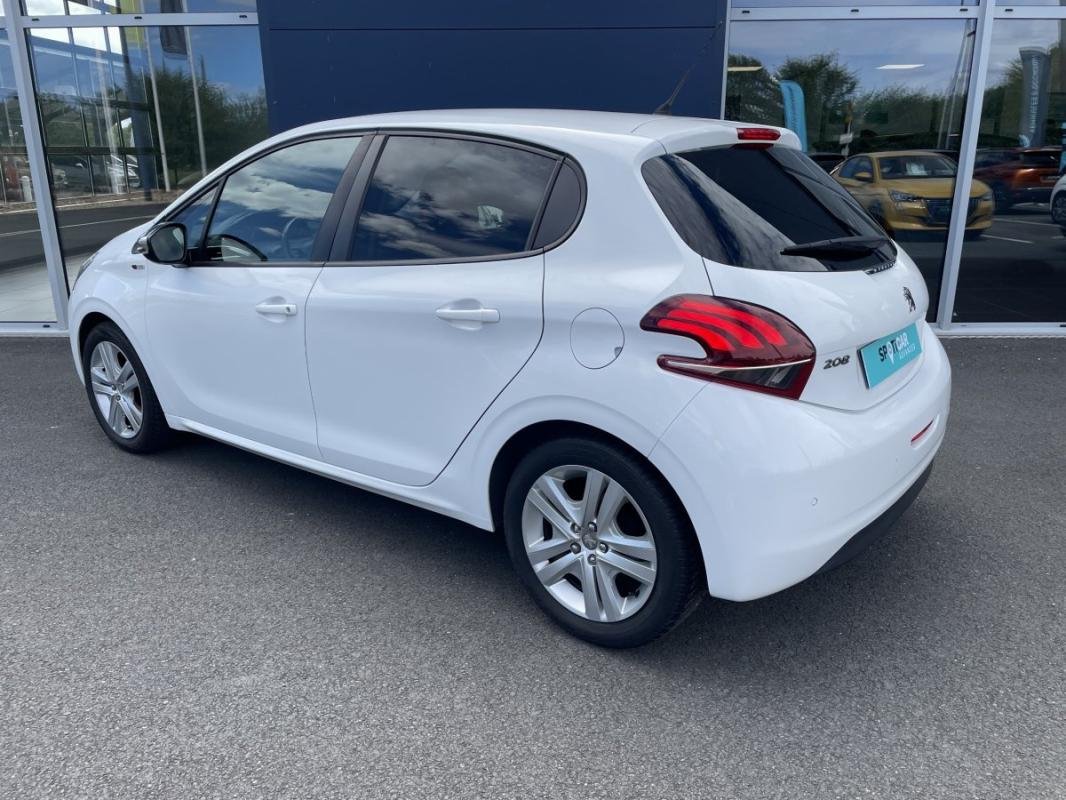 Peugeot 208 - Photo 14