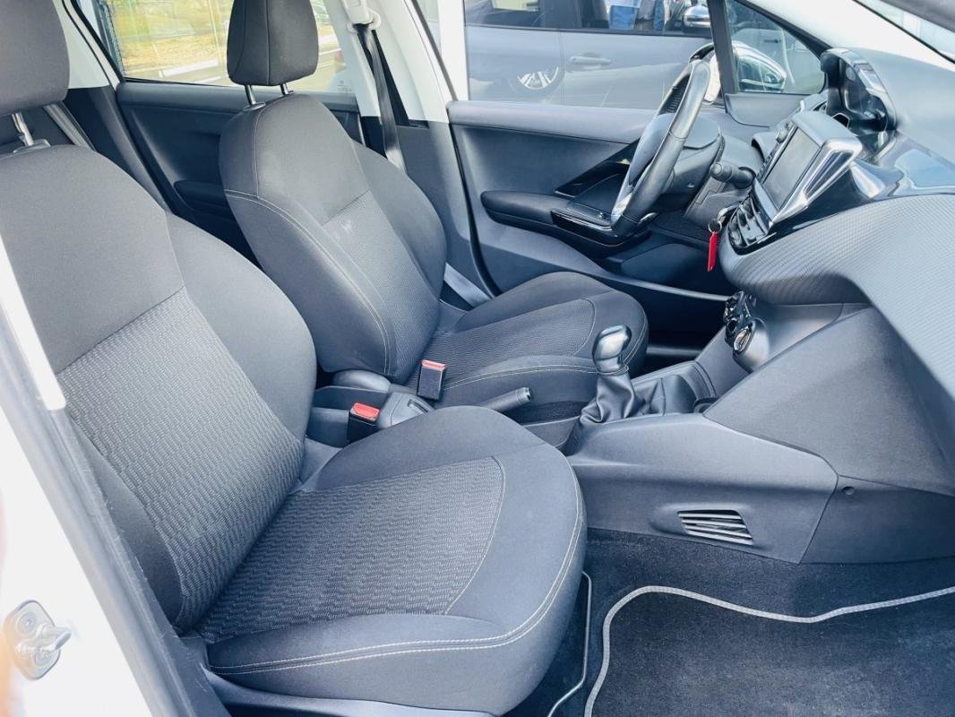 Peugeot 208 - Photo 17