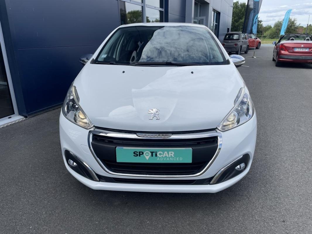 Peugeot 208 - Photo 2