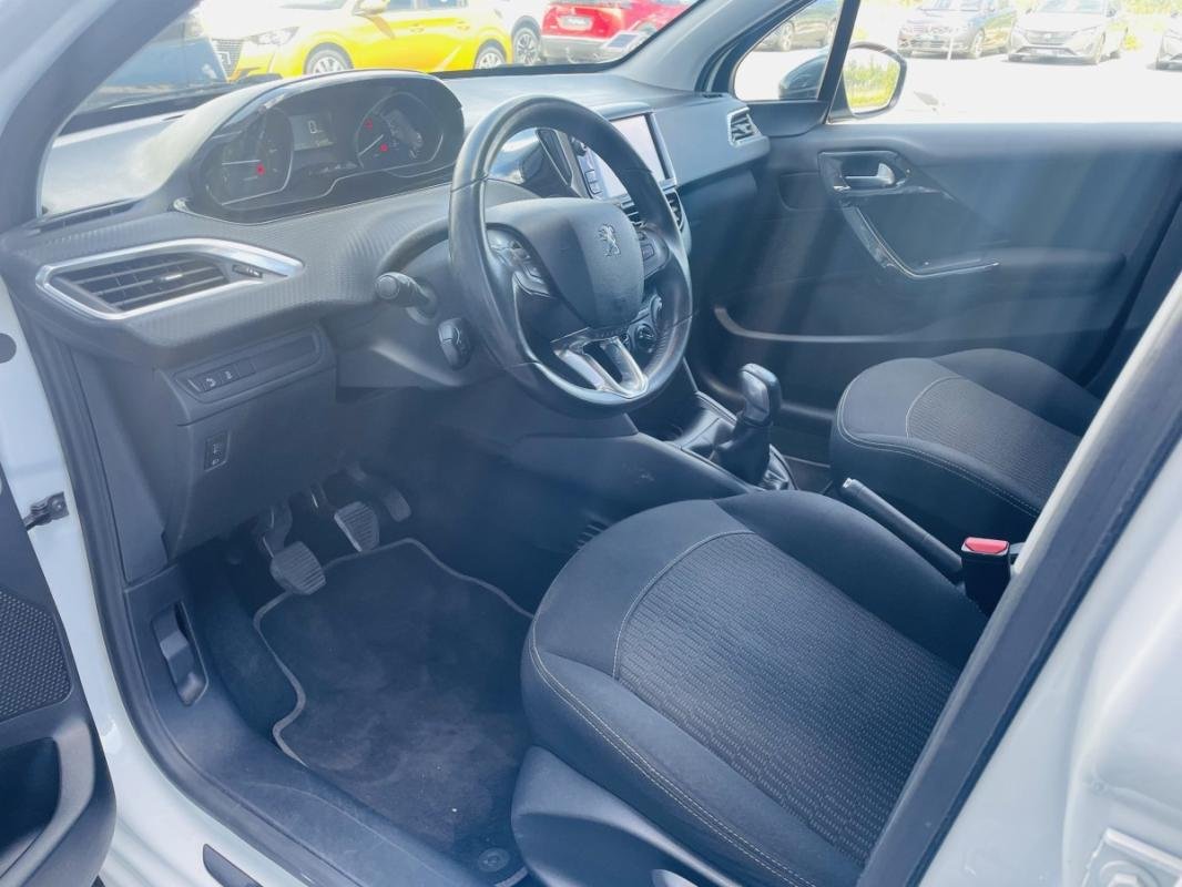 Peugeot 208 - Photo 22