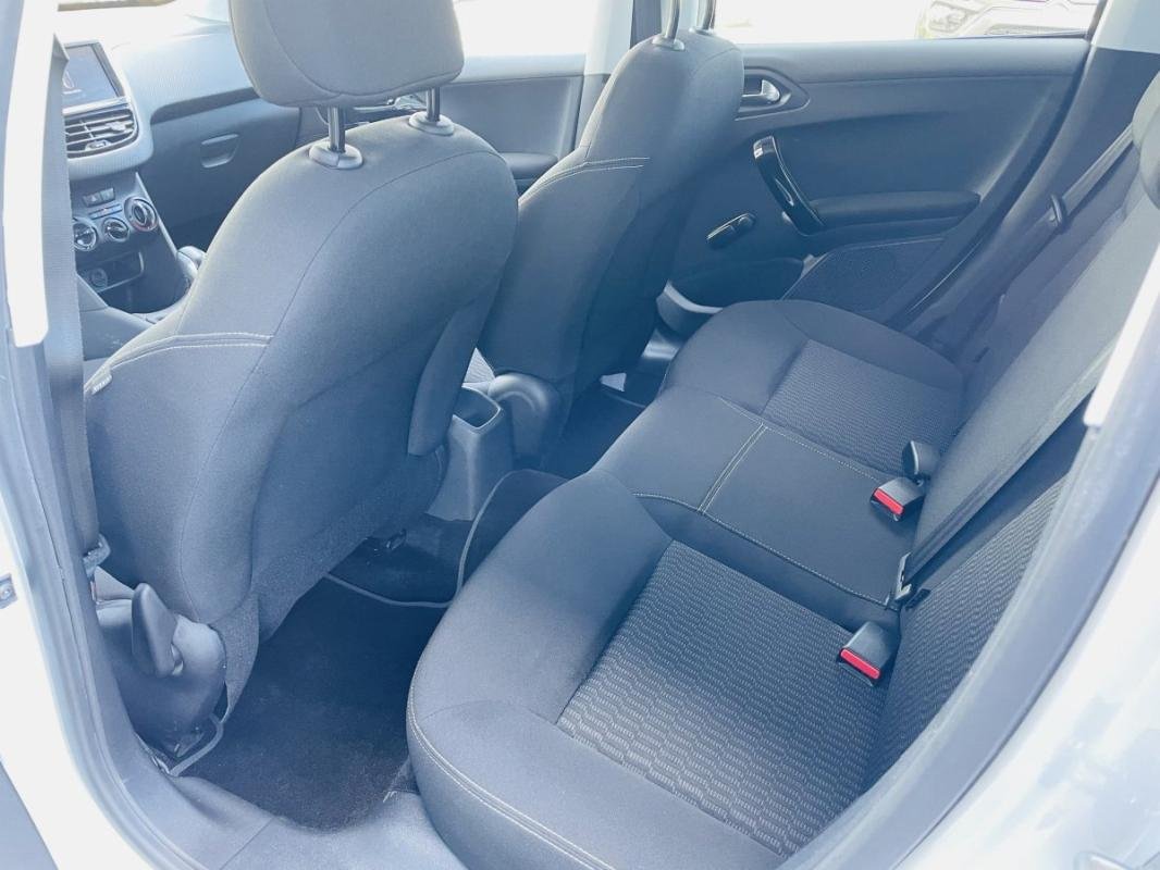 Peugeot 208 - Photo 8