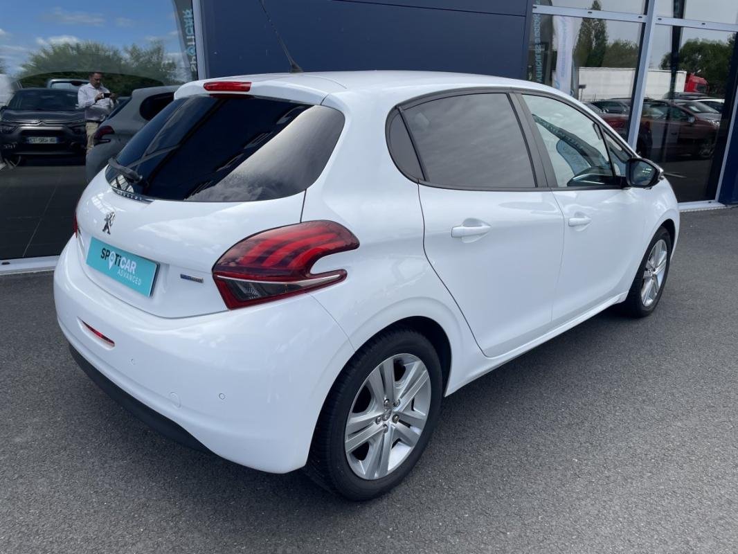 Peugeot 208 - Photo 9