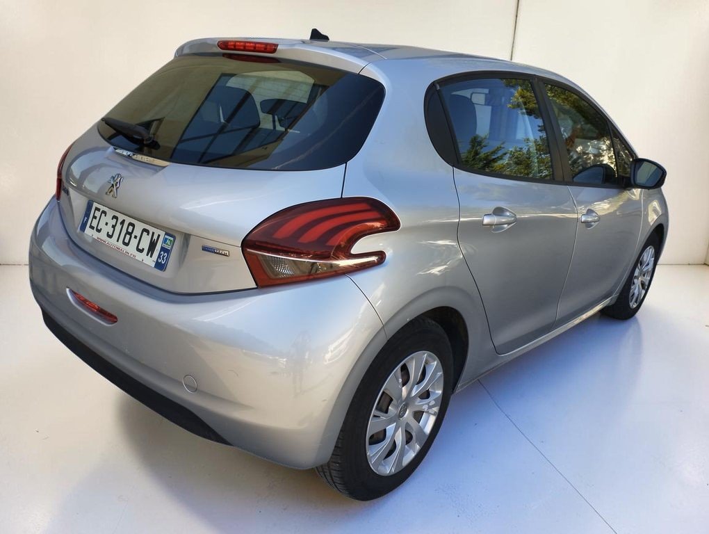 Peugeot 208 - Photo 2