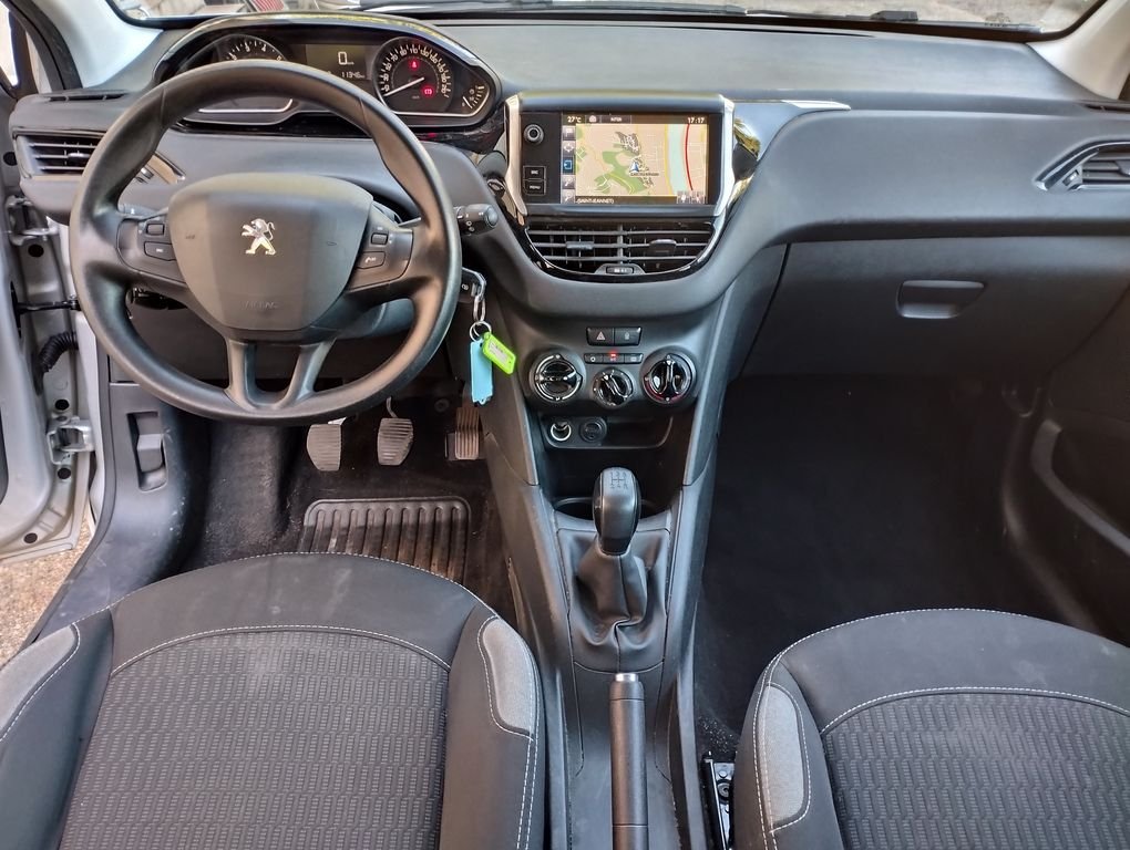 Peugeot 208 - Photo 3
