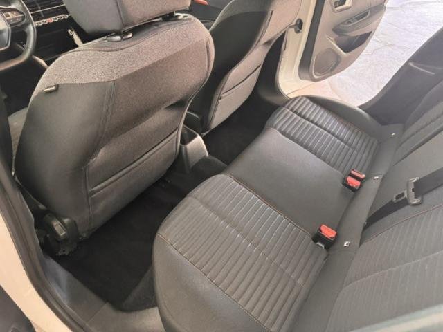 Peugeot 208 - Photo 12