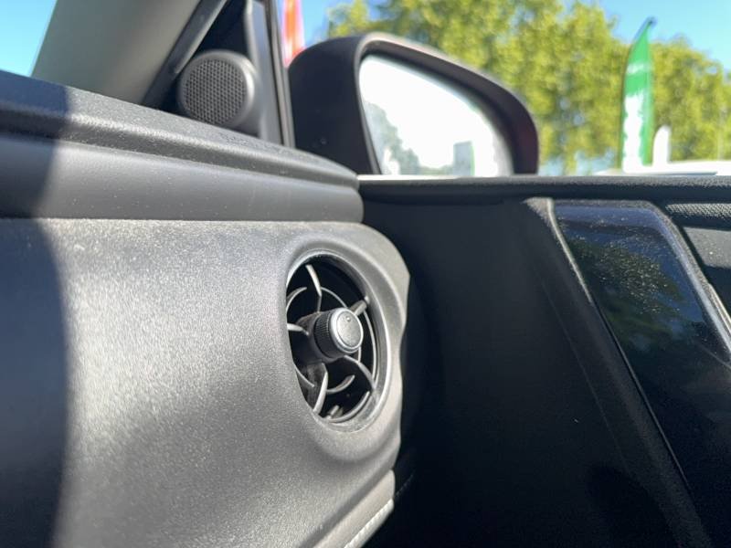 Toyota Auris - Photo 40